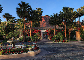 Royal Palms courtyard