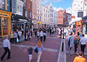 Grafton Street shoppers